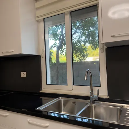 Cozy Nest - Near Airport & Centre Apartment *