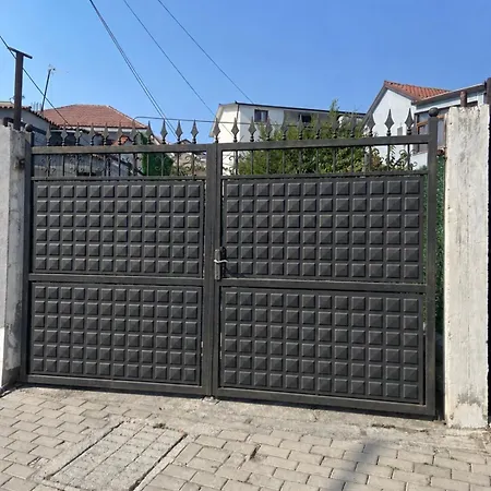 Cozy Nest - Near Airport & Centre Apartment *